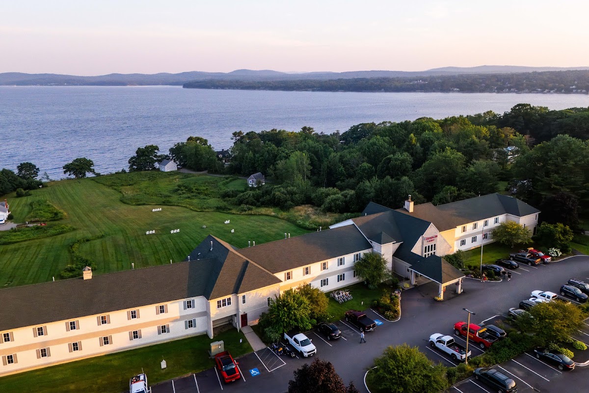Fireside Inn & Suites Belfast Ocean's Edge