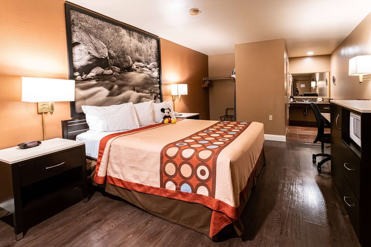 Super 8 by Wyndham Anaheim/Disneyland Drive photo 2
