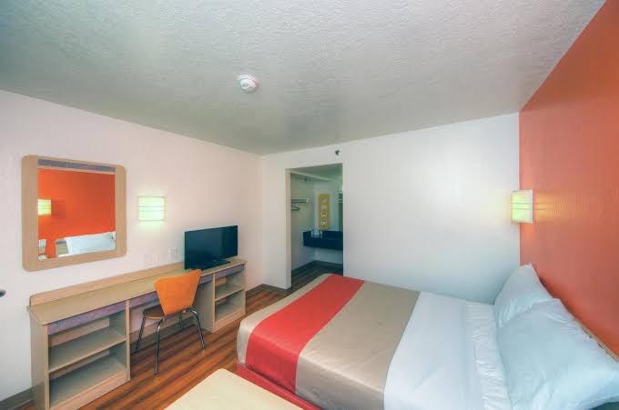 Motel 6 Bradenton, FL photo 2