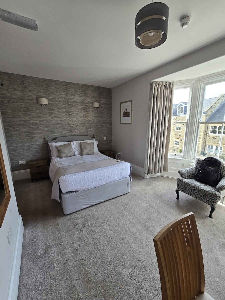 Crown & Crossed Swords Hotel photo 2