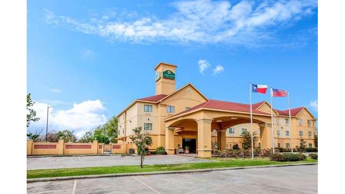 La Quinta Inn & Suites by Wyndham Pasadena