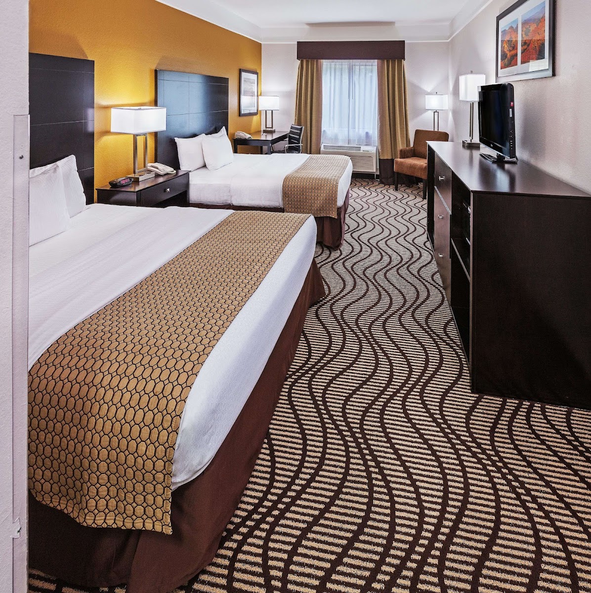La Quinta Inn & Suites by Wyndham Pasadena photo 2