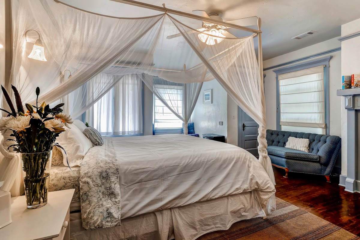 Old Yacht Club Inn Vacation Rentals photo 2