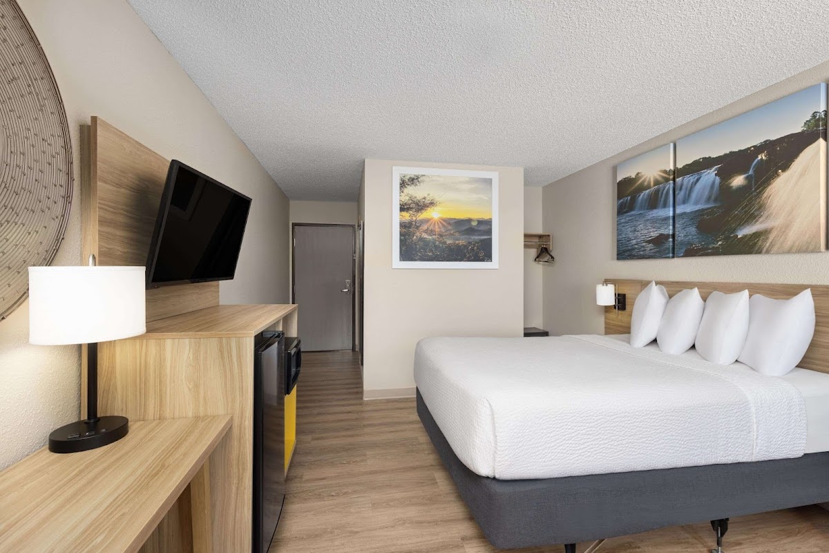 Days Inn by Wyndham Carthage photo 2