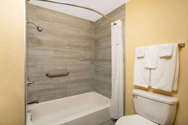 Days Inn by Wyndham Carthage photo 3