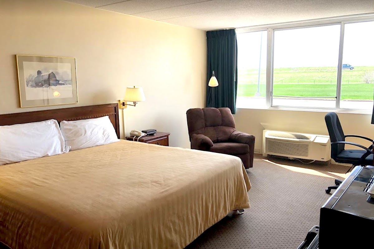 Norwood Inn & Suites Worthington photo 2