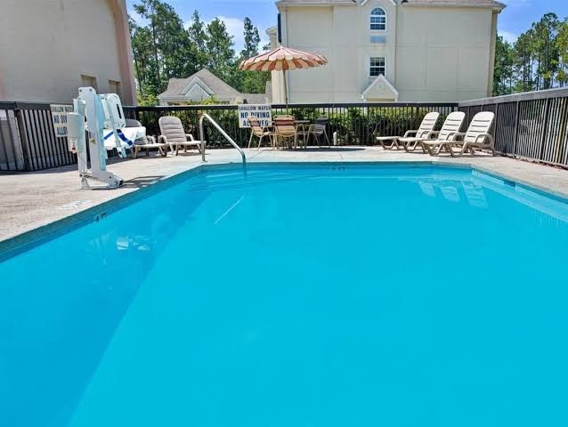 Days Inn by Wyndham Walterboro photo 3