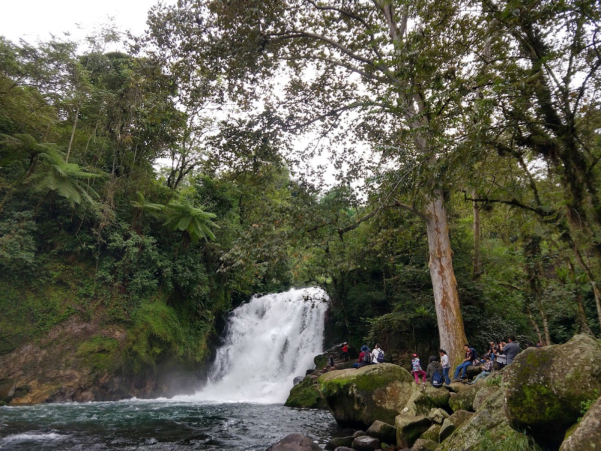 Cascada De La Monja