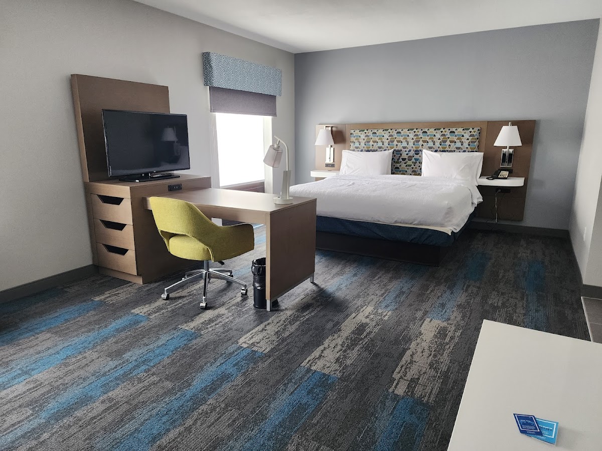 Hampton Inn & Suites Warren photo 2