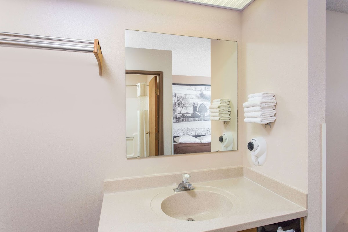 Super 8 by Wyndham Dodgeville photo 3