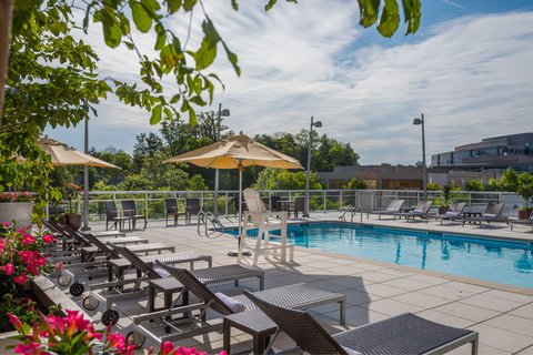 Courtyard by Marriott Bethesda Chevy Chase photo 2