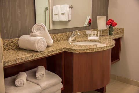Courtyard by Marriott Bethesda Chevy Chase photo 3