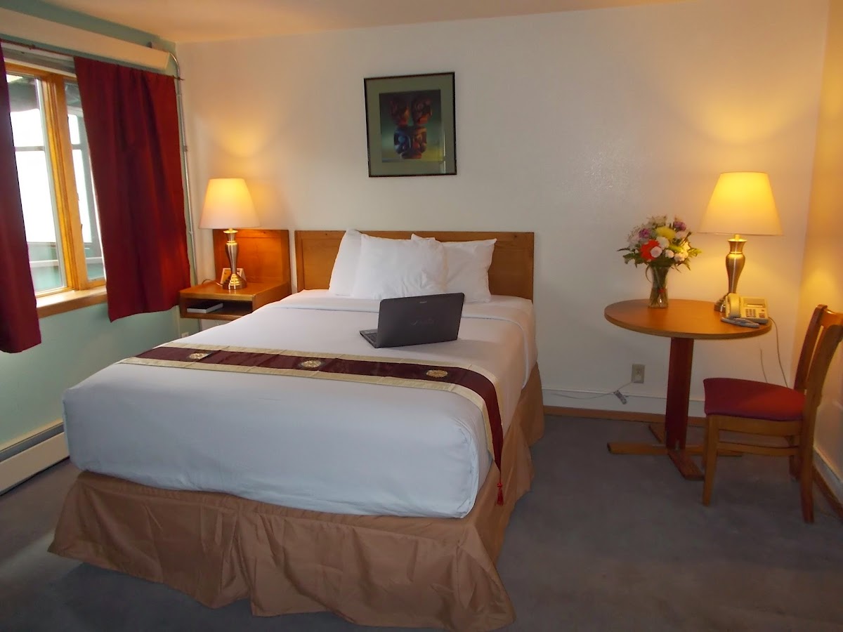 Tides Inn photo 2