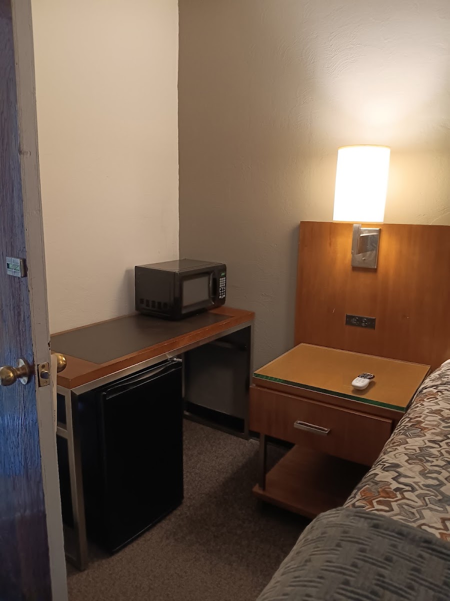 Circle B Motor Lodge photo 3