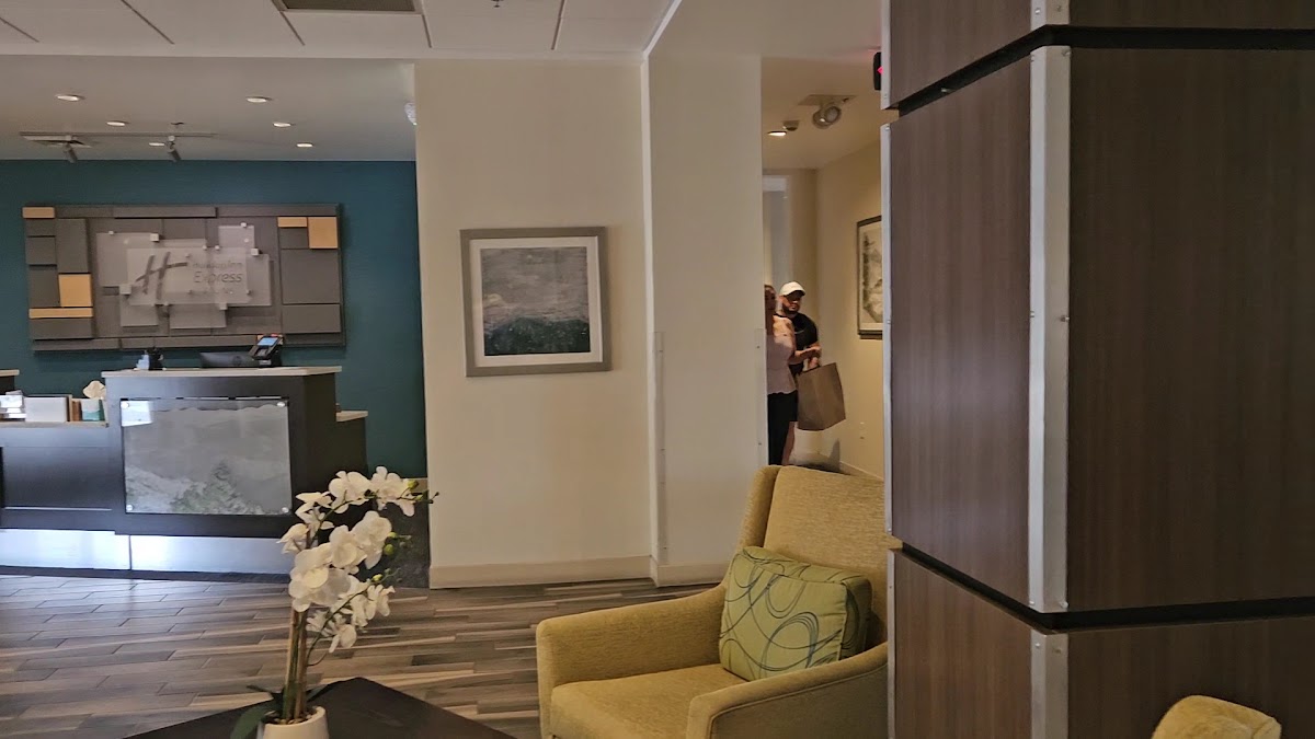 Holiday Inn Express Charleston US Hwy 17 & I-526 by IHG photo 2