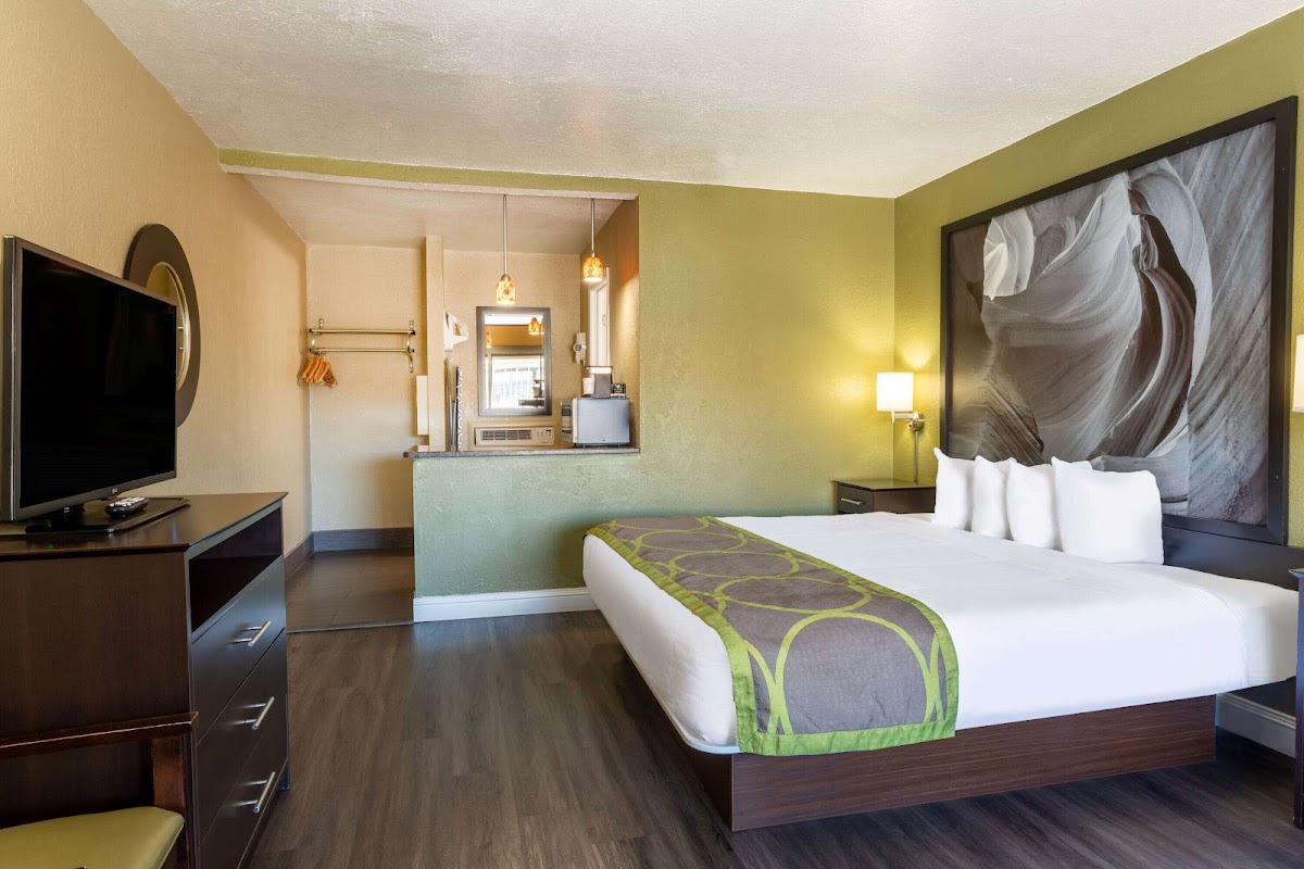 Super 8 by Wyndham NAU Downtown Conference Center photo 2