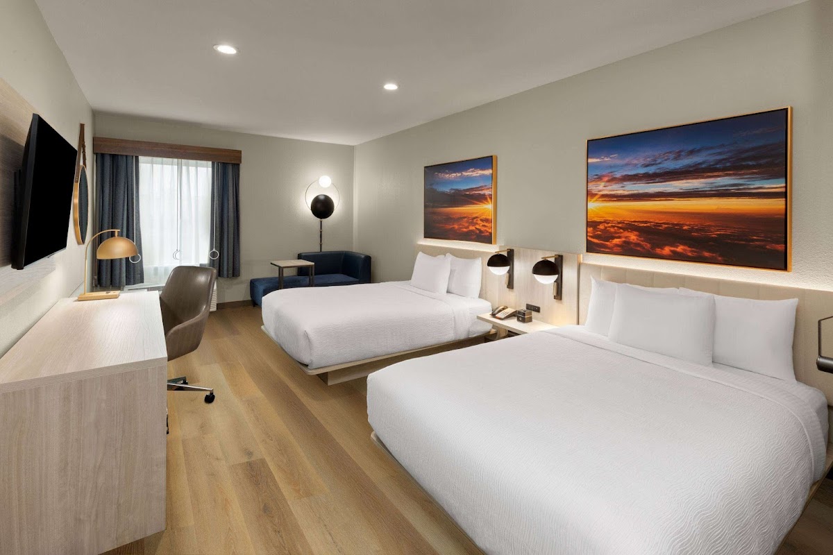 La Quinta Inn & Suites by Wyndham DeSoto photo 2