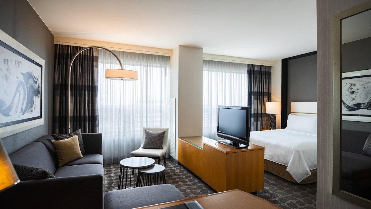 Renaissance Chicago O'Hare Suites Hotel photo 2