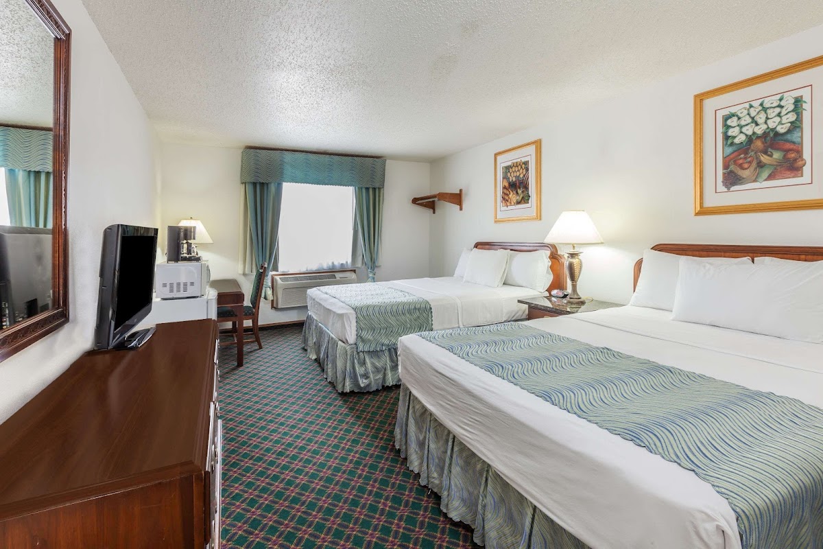 Super 8 by Wyndham Irving DFW Airport/South photo 2