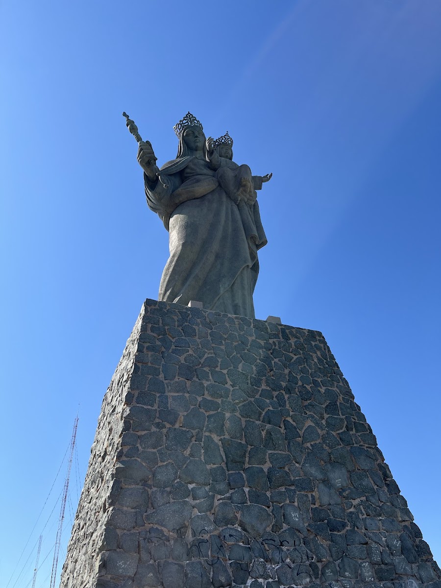 Estatua de Virgen María Reina del Valle