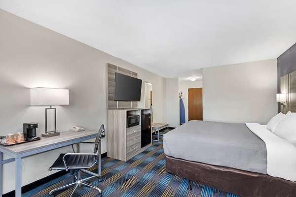 Quality Inn & Suites Fort Madison near Hwy 61 photo 2