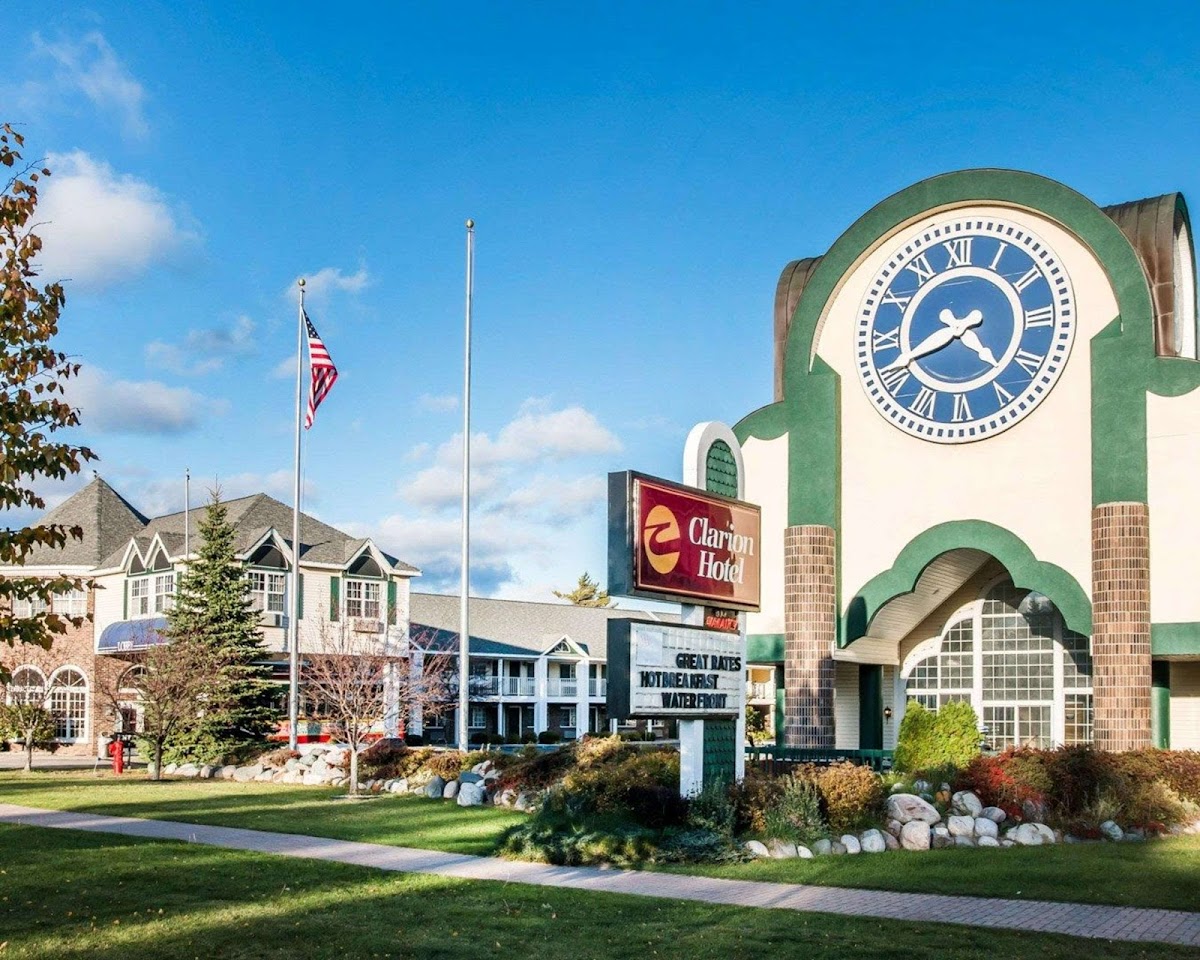 Clarion Hotel Mackinaw City Beachfront