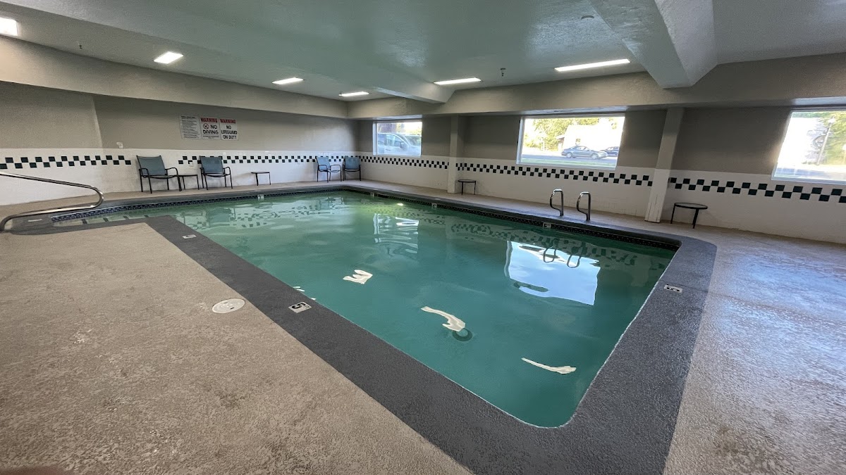 La Quinta Inn & Suites by Wyndham Logan photo 3