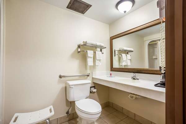 Econo Lodge Inn & Suites Fairview Heights - St. Louis photo 3