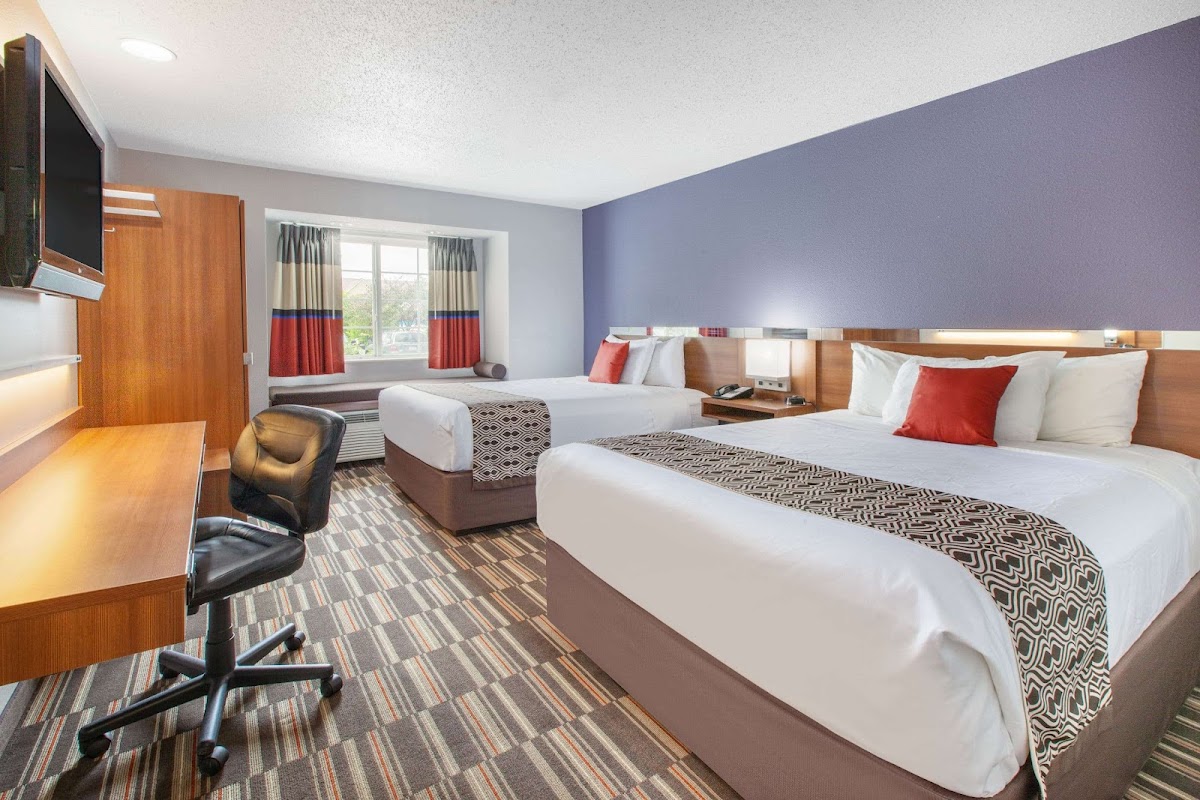 Microtel Inn & Suites by Wyndham Pittsburgh Airport photo 2