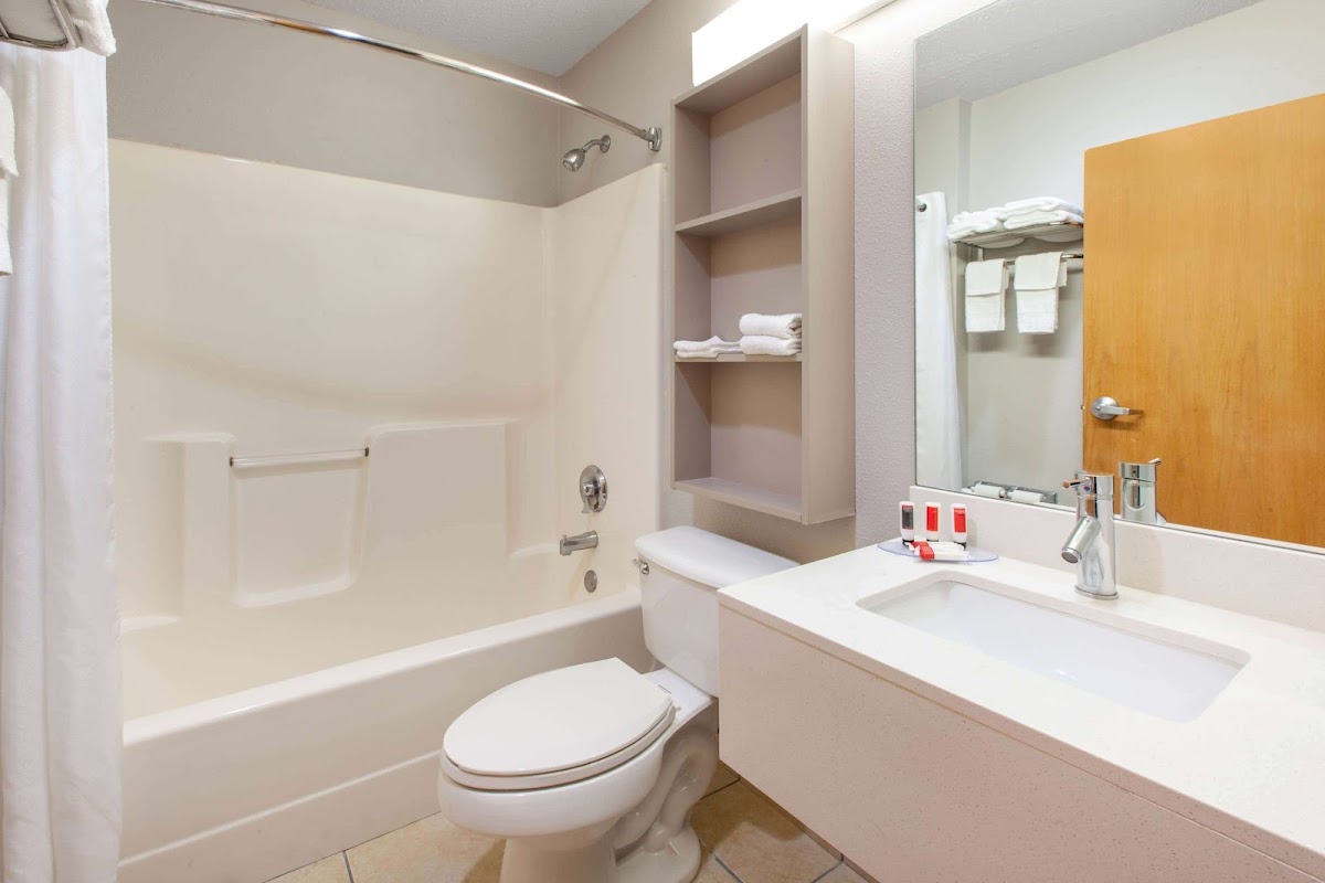 Microtel Inn & Suites by Wyndham Pittsburgh Airport photo 3
