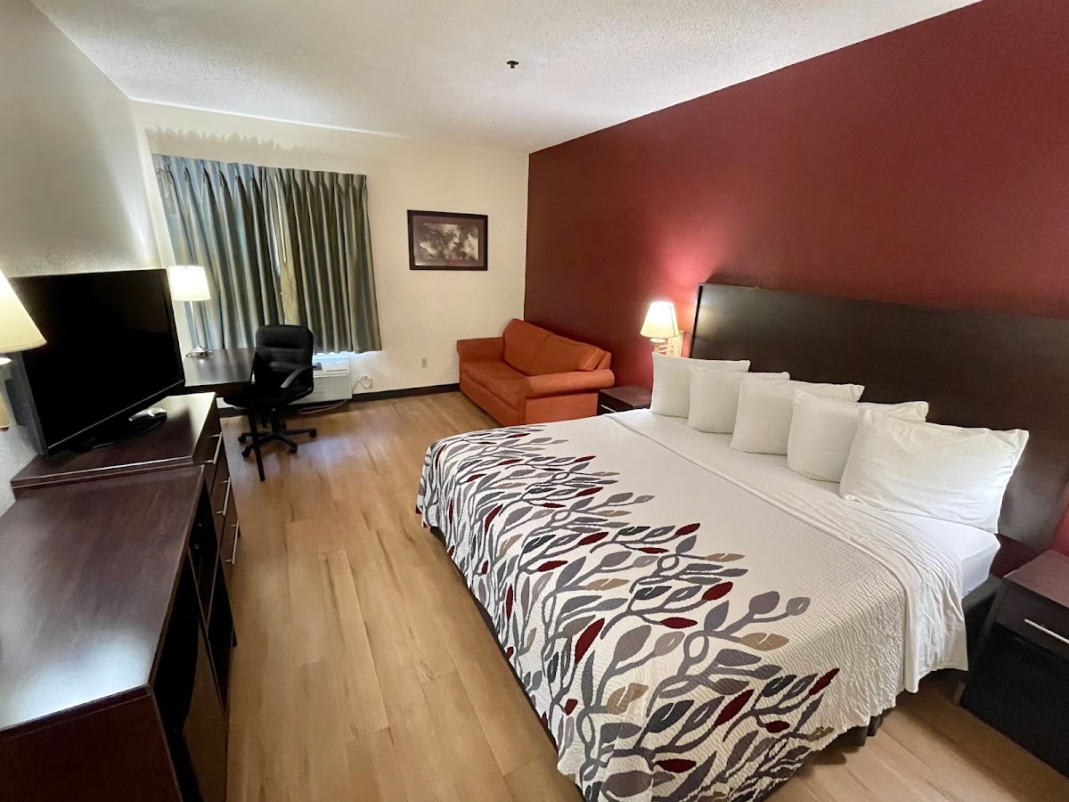 Red Roof Inn Clyde photo 2