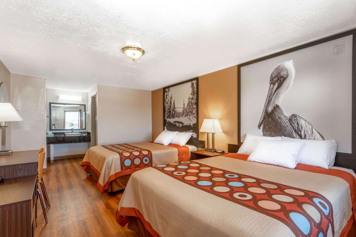 Super 8 by Wyndham Evanston photo 2