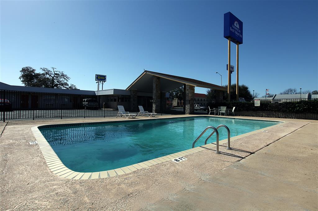 Americas Best Value Inn Uvalde photo 2
