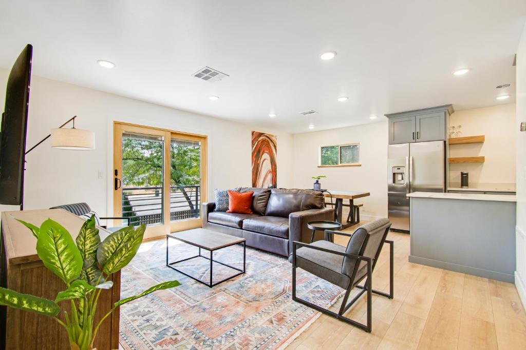 Modern Mesa photo 3