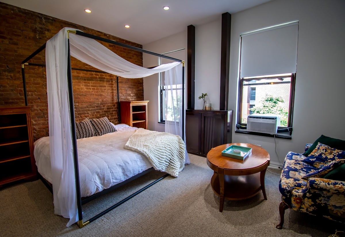 255 West Guesthouse
