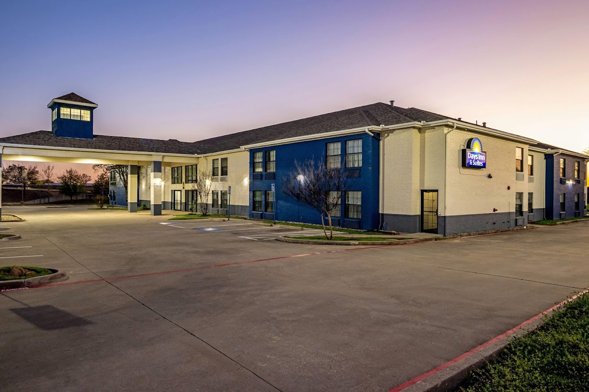 Days Inn by Wyndham Dallas Plano