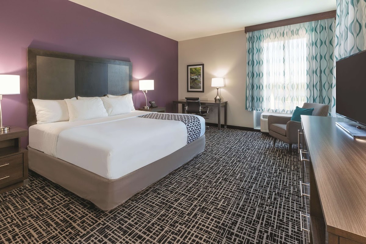 La Quinta Inn & Suites by Wyndham Terre Haute photo 2