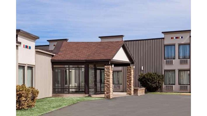 Howard Johnson by Wyndham Miramichi Hotel & Suites