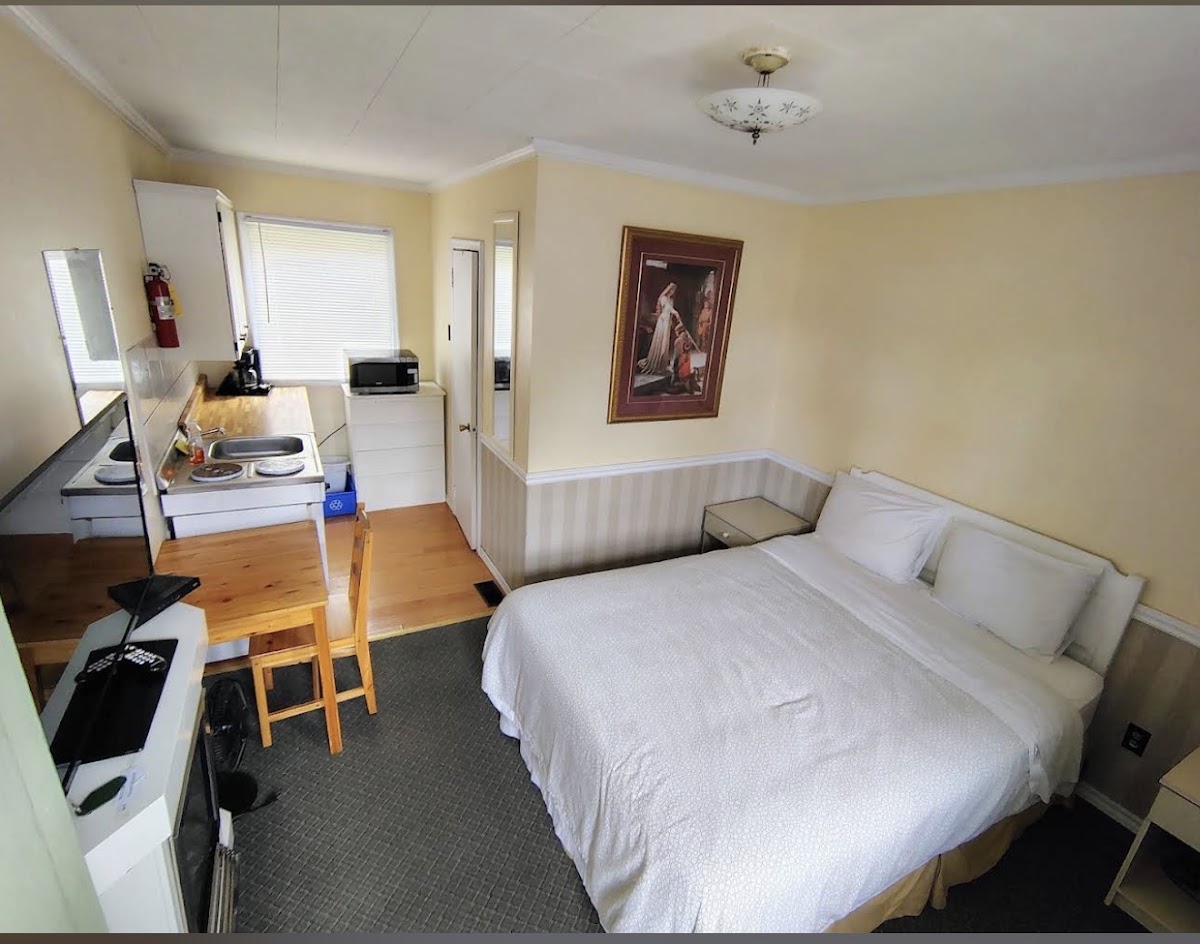 Edgewater Motel photo 2