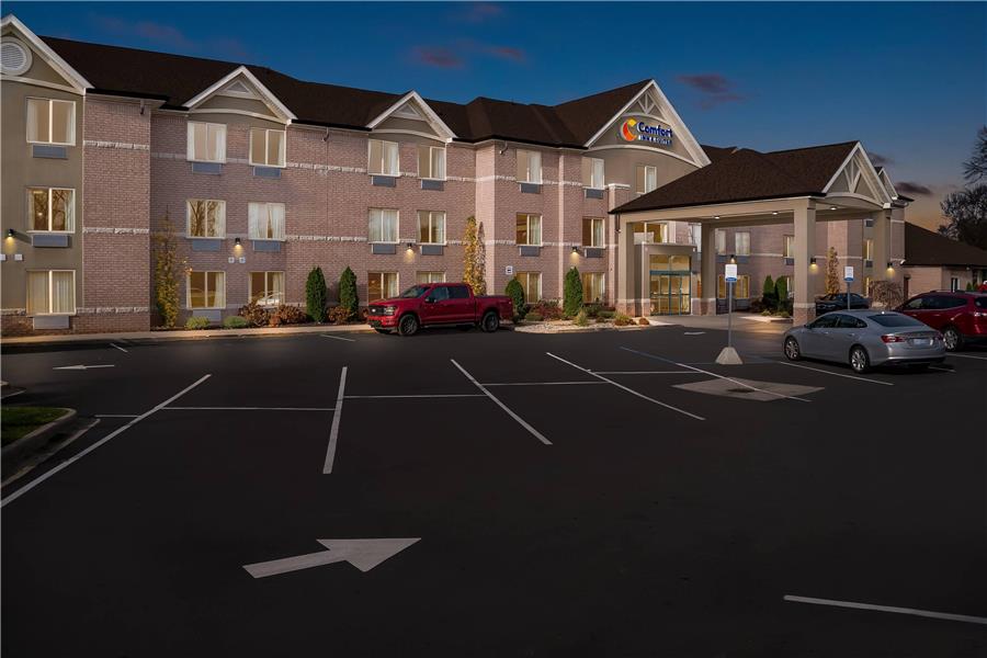 Comfort Inn & Suites Taylor - Detroit