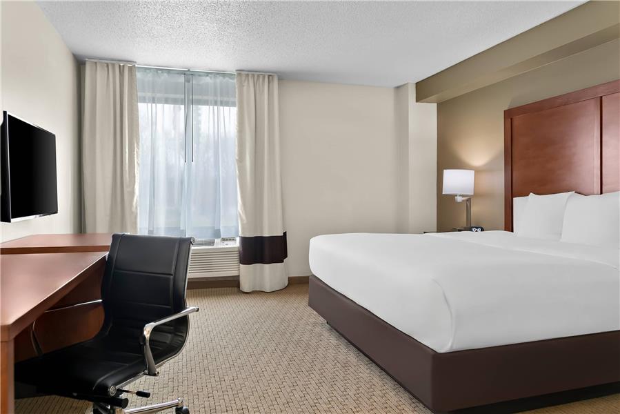 Comfort Inn & Suites Taylor - Detroit photo 2