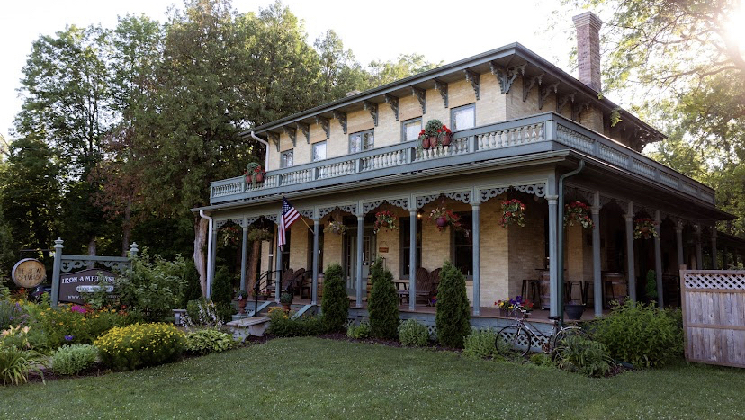 Iron Amethyst Inn & The 2One Speakeasy