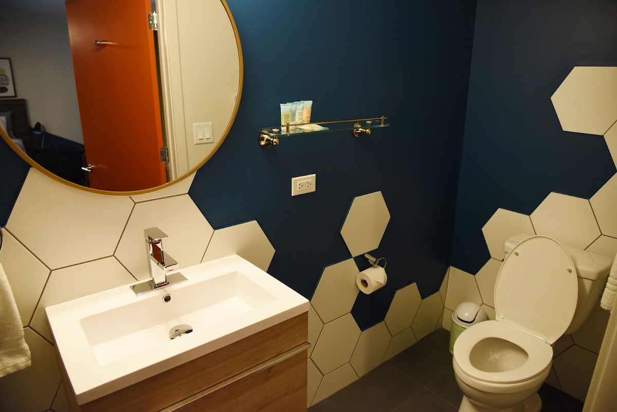4411 Inn & Suites photo 3