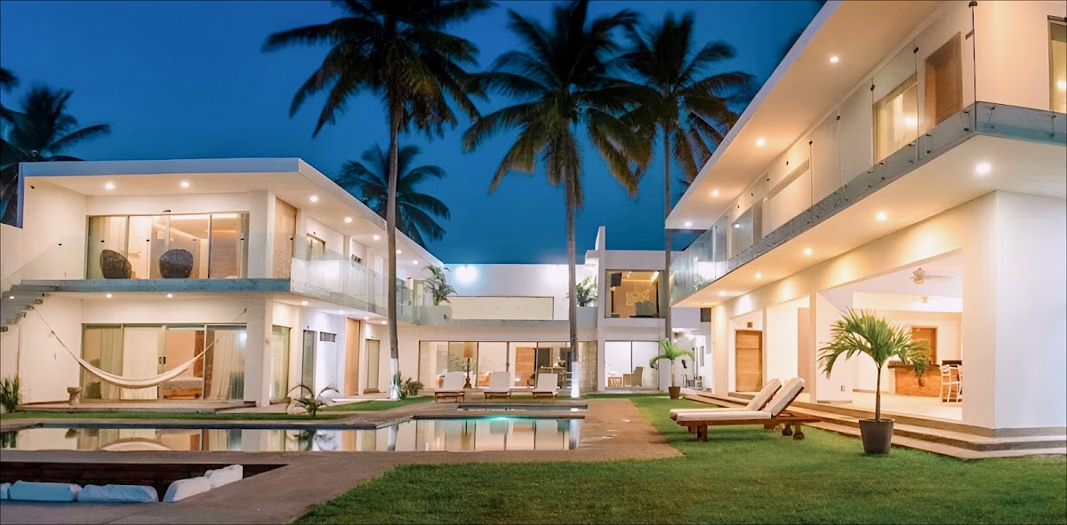 Luxury Palms Hotel Boutique & Restaurant
