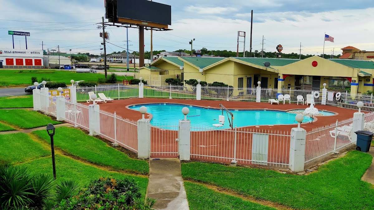 Americas Best Value Inn Beaumont, TX photo 3