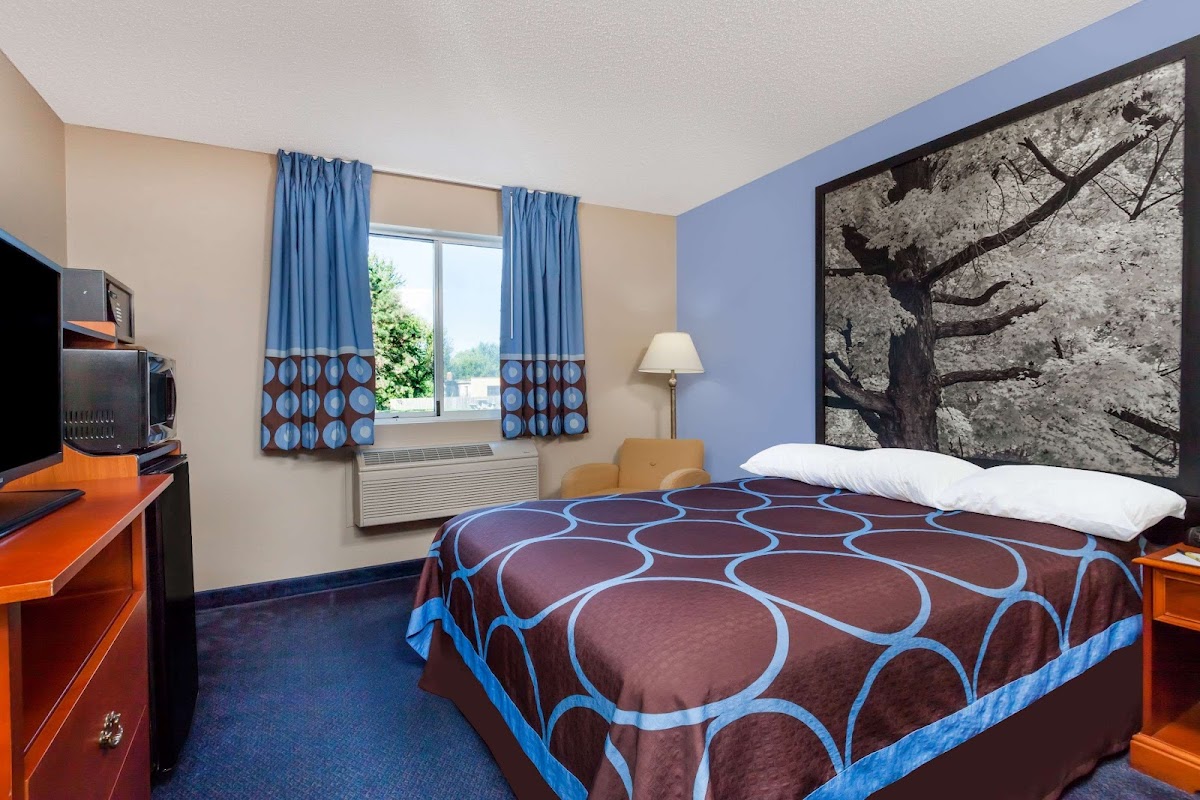 Super 8 by Wyndham Adrian photo 2
