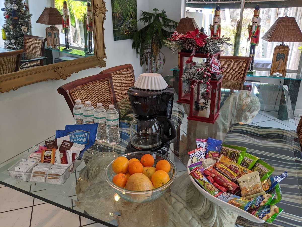 Suite Dreams Inn by the Beach photo 3