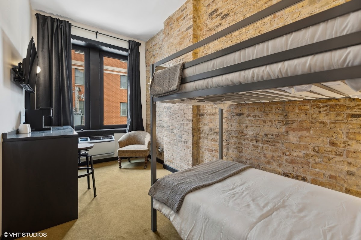 Logan Square SRO Hotel photo 2