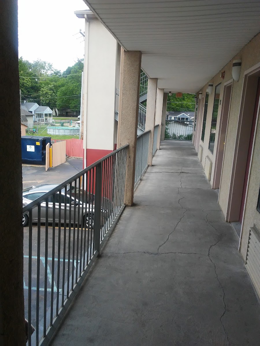 Super 10 Motel photo 3