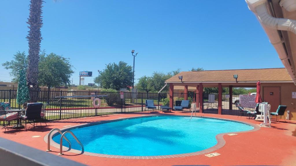 Whitten Inn Cotulla and RV Park